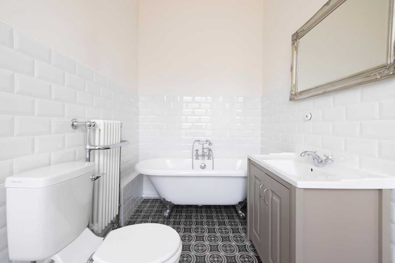 Altido Glamorous 2-Bed Flat Near Edinburgh Castle Exterior photo