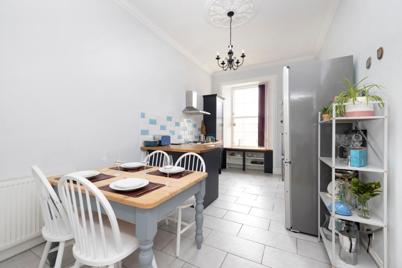 Altido Glamorous 2-Bed Flat Near Edinburgh Castle Exterior photo