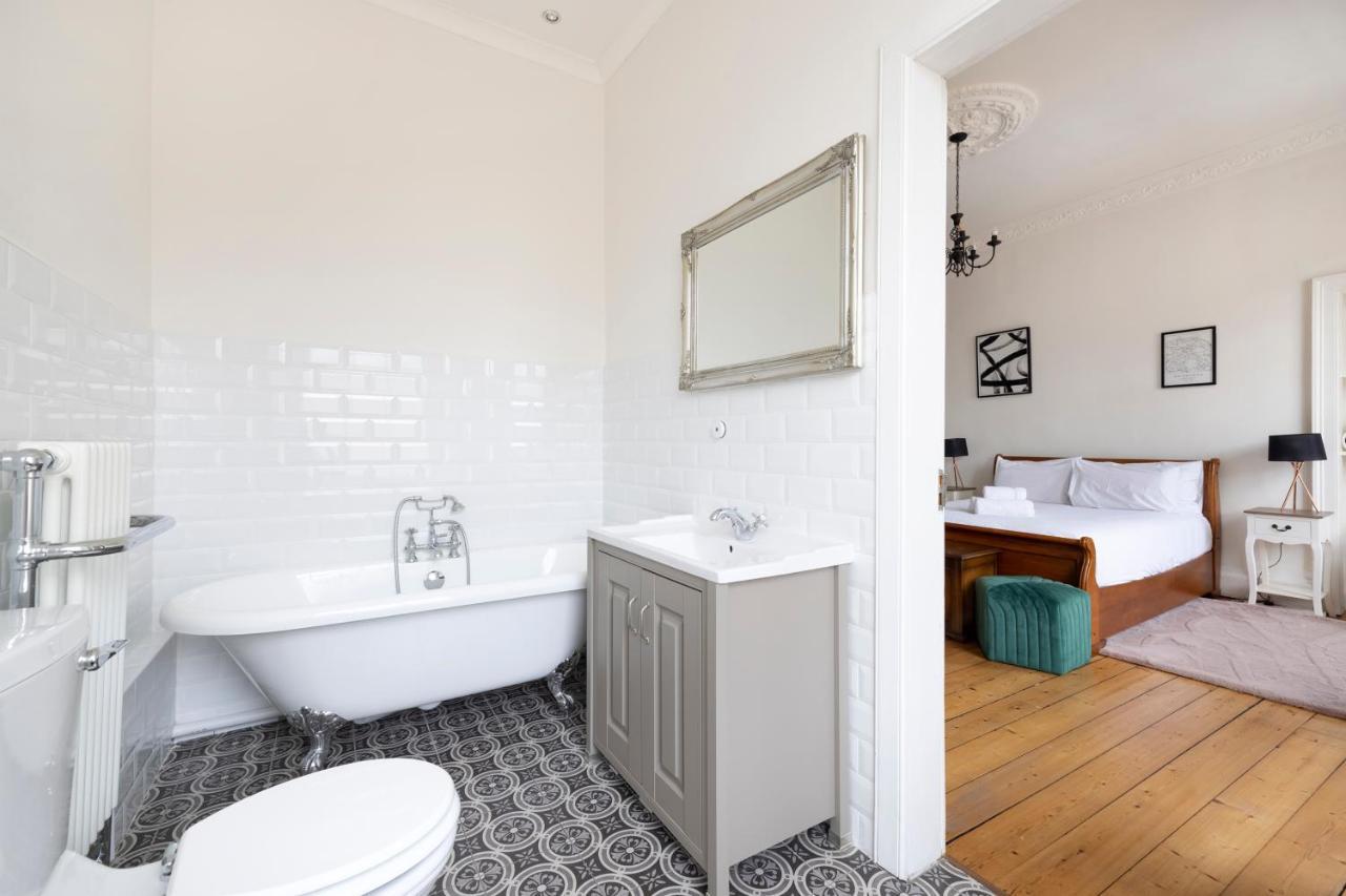 Altido Glamorous 2-Bed Flat Near Edinburgh Castle Exterior photo