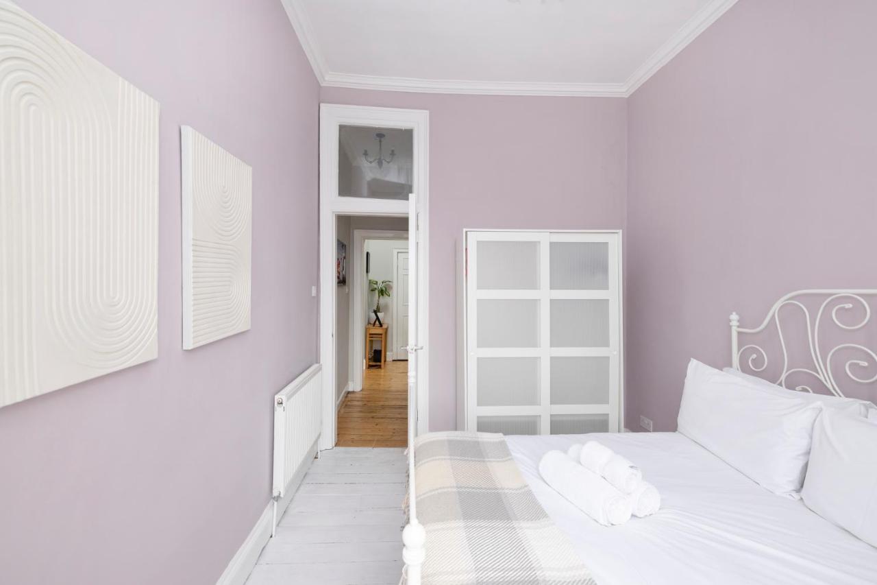Altido Glamorous 2-Bed Flat Near Edinburgh Castle Exterior photo