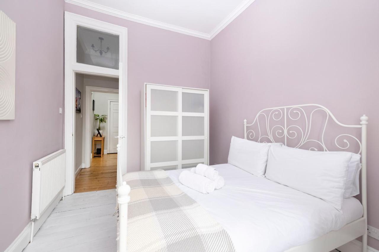 Altido Glamorous 2-Bed Flat Near Edinburgh Castle Exterior photo